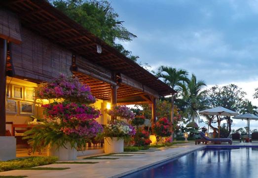 프랜지파니 비치 호텔