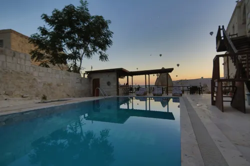 ShoeString Cave Hotel