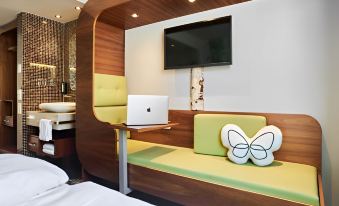 Cocoon Stachus