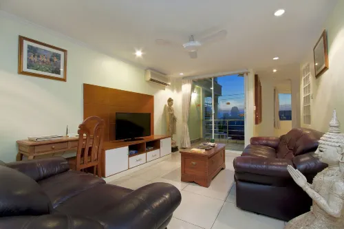 Argyle Apartments Pattaya - Bergblick