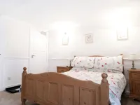The Willow Bed and Breakfast - Pensions