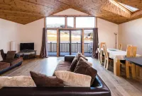 Scottish Highland Lodge - balcony