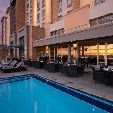 Town Lodge Gqeberha Отели рядом с достопримечательностью «Саммерстранд»