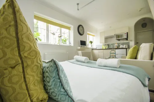 Between Piers - Central- by Brighton Holiday Lets