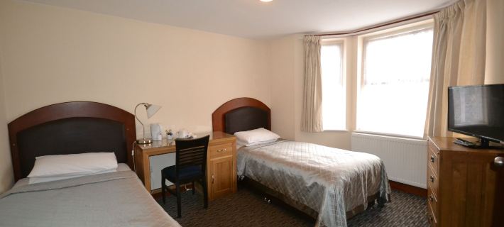 Airport Guest House Hotels in Slough