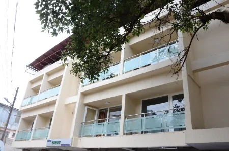 Hotel Sunny International Отели рядом с достопримечательностью «Poonam Chowk»