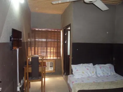 Peaceland Hotel Somulu Hotels in Yaba