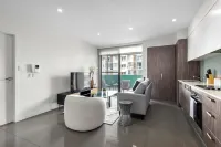 Cirque Apartments Отели в г. 