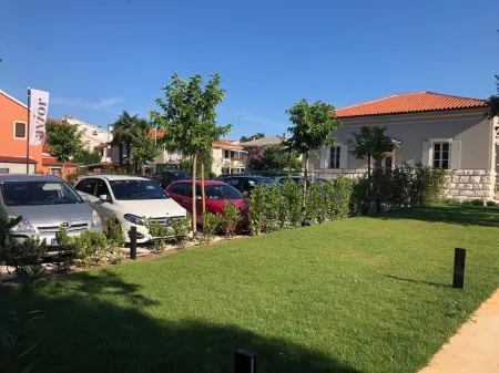 Noemi's Rooms Отели в г. Ровинь