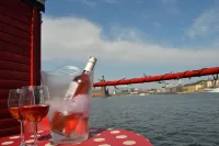 Den Röda Båten - Quầy Bar