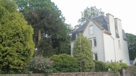 Château Bily B&B Hôtel Отели в г. Лудеак