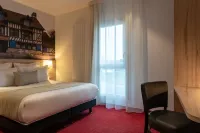 เดออริจินัลส์ซิตี้, โรงแรมอะคาดีน, พอนต์-ออเดเมอร์