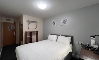 Go2 Gloucester Hotel by OYO