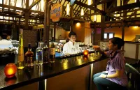 Tunamaya Beach & Spa Resort Tioman Island- All Inclusive Package - bar