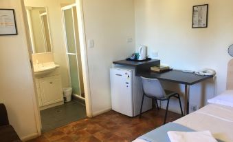 Inland Oasis Motel