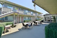 Inn at East Beach Hotels in Summerland