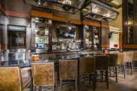 Overton Hotel and Conference Center - bar