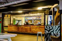 Shoestrings Backpackers Lodge Vic Falls - ที่มีบาร์