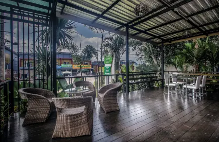 Saichon Grand View Resort Отели рядом с достопримечательностью «Ratchaprapha»