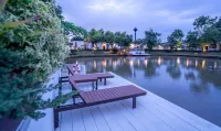 The Vista Pool Villa Hotels in Tha Muang
