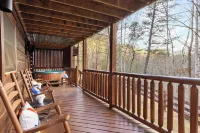 重新設計，熱水浴缸，火坑，檯球，皮金福奇河畔，Avantstay