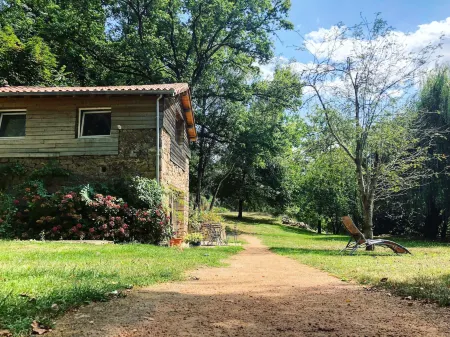 Moulin Pont Vieux Chambres d'hôtes Отели в г. Сен-Лоран-Сюр-Севр