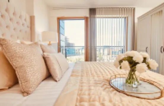 King Deluxe City Apt Large Balcony& Free Parking!