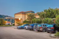 Hotel Dobrovit - Parkplatz