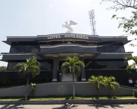 Hotel Antariksa Hotels in Krembangan