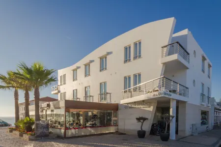 Mareta Beach - Boutique Bed & Breakfast Отели рядом с достопримечательностью «Praia da Cordoama»