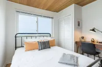 Swan Lake Cottage by AvantStay Views Firepit Hotel dekat PBY-Naval Air Museum