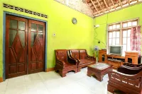 Kasmiyem Homestay Hotels in Kokap