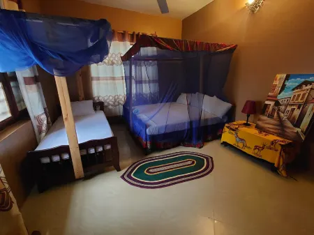 Flamingo Guest House Отели рядом с достопримечательностью «Персидские бани Хамамни»