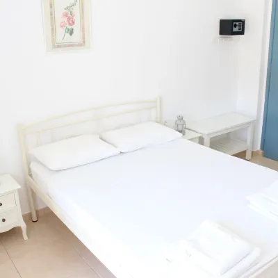 Mare Blue Ios Hotels near Yialos Beach
