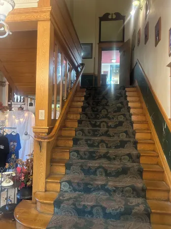 The Franklin hotel  and restaurant Отели в г. Строберри Пойнт