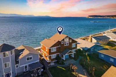 Waterfront 4BDR w Deck Stunning Views Fire Pit Cedar Street by AvantStay