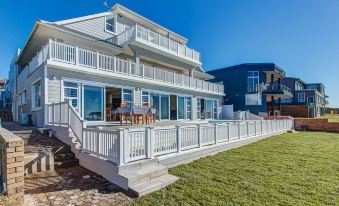 Marine Manor