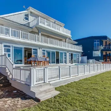 Marine Manor