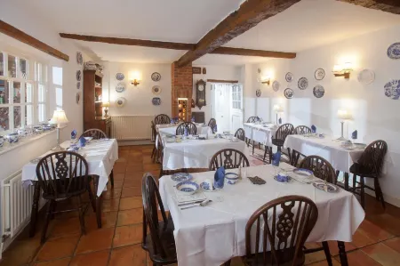 The Old House Guest House Отели в г. Беркомб Витхаут