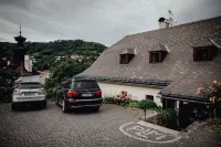 Resla Residence I, II, - Parkplatz