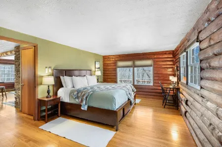 Red Maple Retreat - entire property