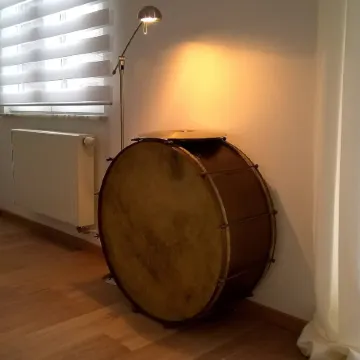 Almost White, Near Train, Metro N7688