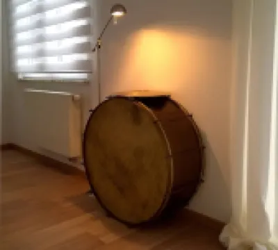 Almost White, Near Train, Metro N7688