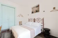 Holiday Lux Boutique Room