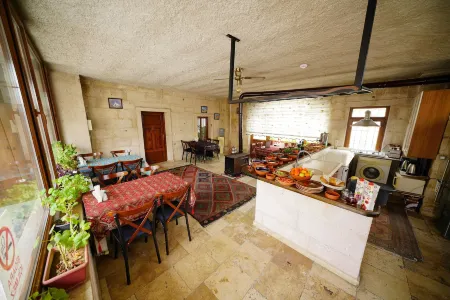 Glory Art Stone House Отели рядом с достопримечательностью «Balloon view»