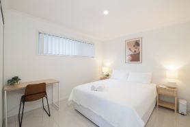 Smart Suites Self Check-in - 1BDR Balcony Darnley