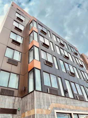 Capital Hotel Отели рядом с достопримечательностью «Музеум оф Мовинг Имедж»