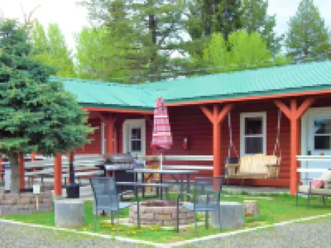 Cascade Lake Inn Hotels in Cascade