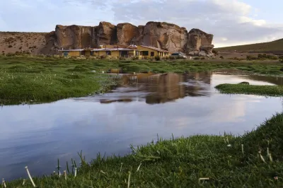 Hotel Mallku Cueva Отели в г. 