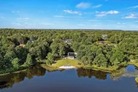 Strawberry Shores by AvantStay Lakefront Private Beach